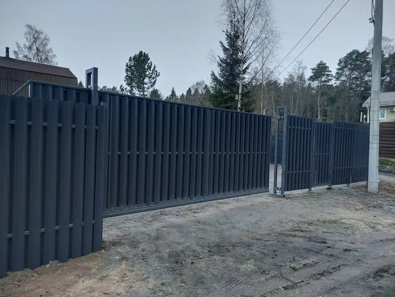 Забор из евроштакетника