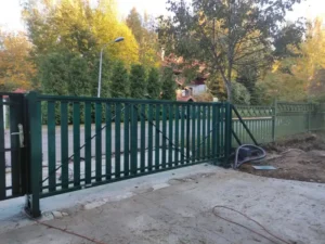 Откатные ворота, цвет зелёный