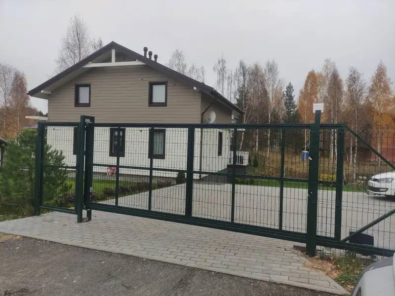 Откатные ворота, цвет зелёный