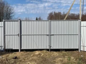 Забор из профнастила, цвет белый